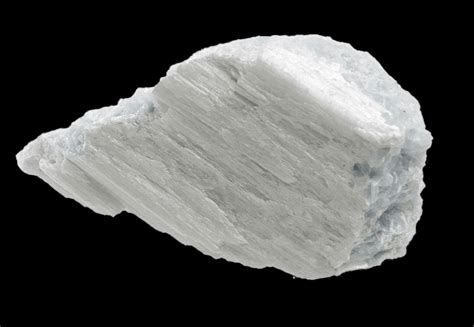  Wollastonite: Une merveille minérale pour la céramique et les peintures résistantes à la chaleur !