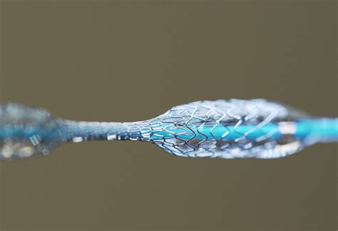 Nitinol: Super Elasticité et Effet Mémoire de Forme dans les Dispositifs Médicaux !